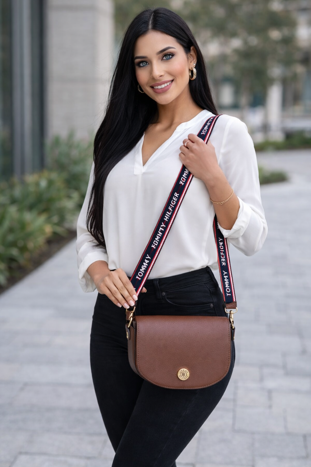 Tommy Hilfiger Womens Crossbody Brown purse TH Logo NWT - Gold Li Flap