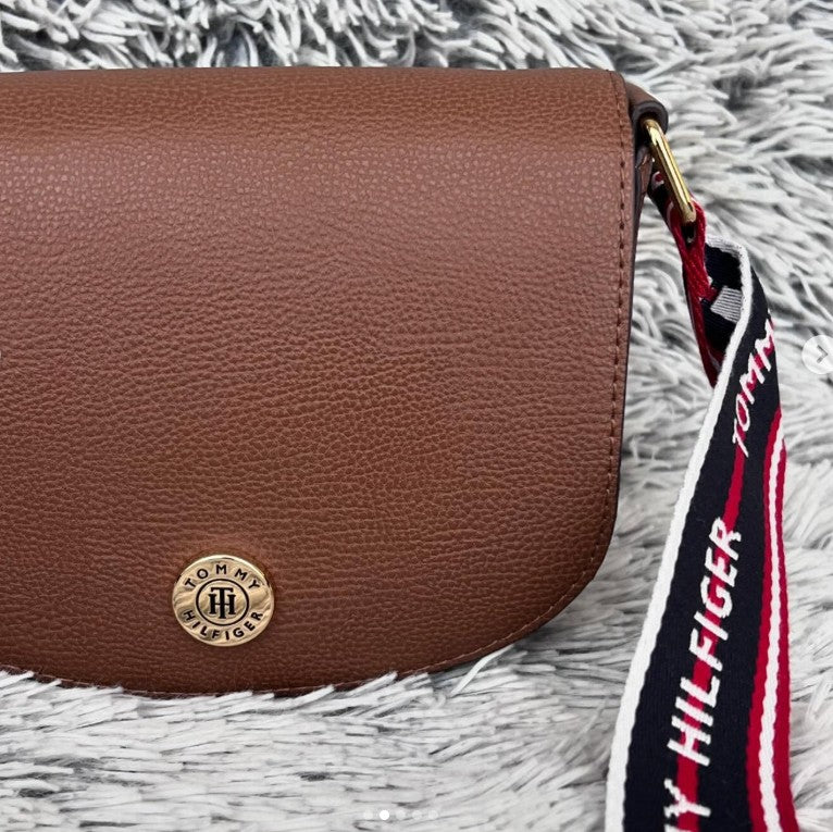 Tommy Hilfiger Womens Crossbody Brown purse TH Logo NWT - Gold Li Flap